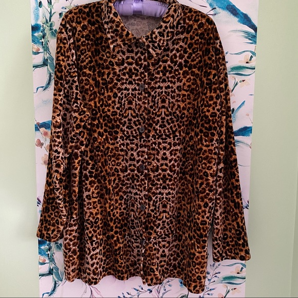 ✨SOLD✨ leopard long soft blouse - Picture 9 of 11